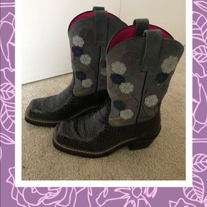 Ariat Shoes - Ariat flower boots Ariat Shoes - Ariat flower boots